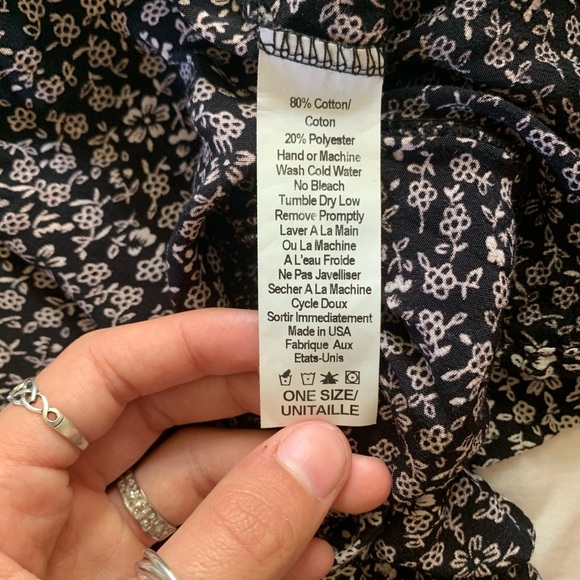 John galt/ brandy Melville floral top! - Picture 4 of 4